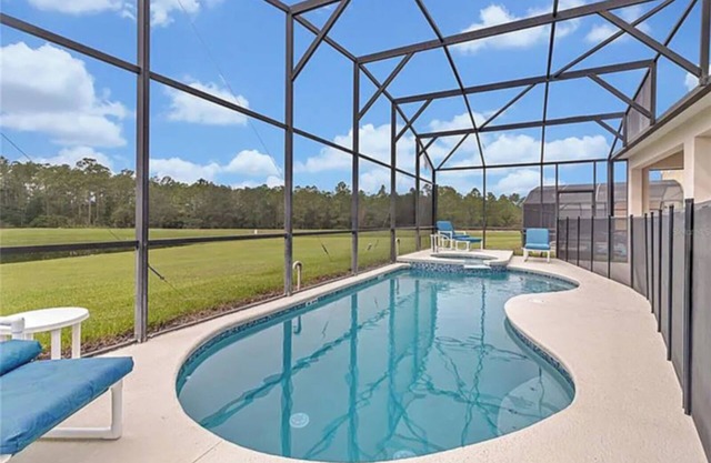 6 Br / 4,5 Bath + Pool/Spa + Game Room / Less than 4 miles from Disney