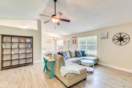 6 Mi to Navarre Beach Dog-Friendly Home with Yard