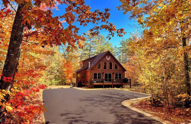 6 min to Sunday River-Hot Tub-Fire Pit-Theater-Game Room-Sleeps 12