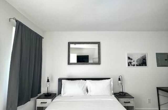 600 apt 3 · Modern Studio W/ Parking 10 min to FLL & Beach