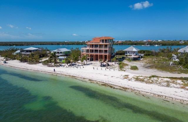 614 MANGROVE MANOR-Elevator, Private Pool and Spa, Boat Dock