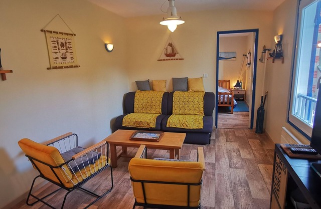 ¡Apartamento en casa de pescadores situado a 20 metros de la playa!