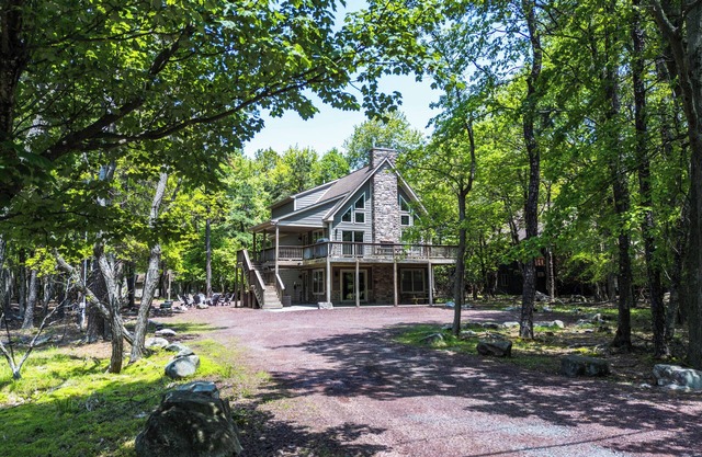 Modern 6BR Lake Harmony Chalet w/ Hot Tub, Arcade, Fireplace, Sleeps 17+!