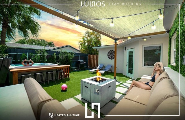 6BR Fun Oasis w/ Jacuzzi, BBQ & Retro Game Room