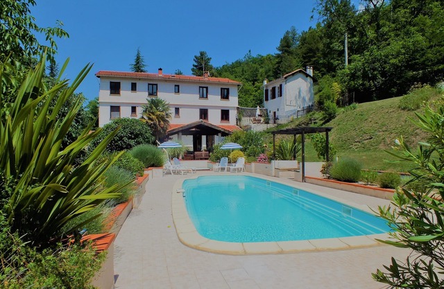 Casa de 7 dormitorios con piscina, excelentes instalaciones y vistas impresionantes a la montaña