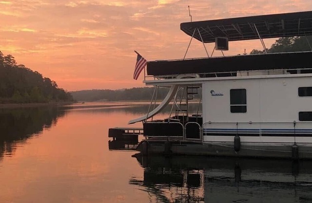 7 bedroom houseboat on Lake Ouachita!