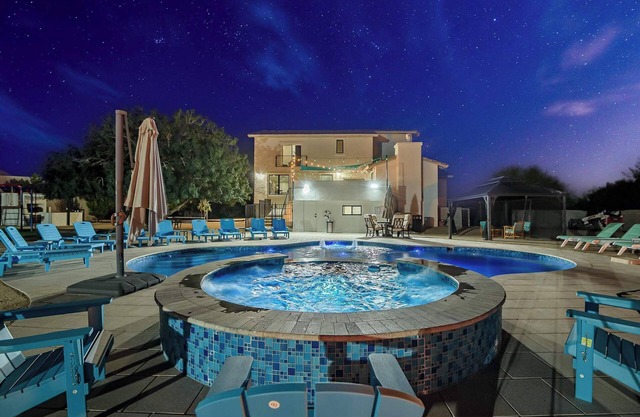 7 Bedroom Pickleball / Pool / Hot Tub / Orchard