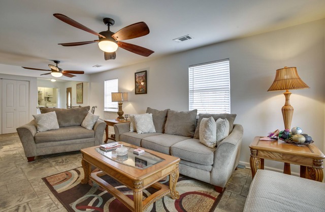 7 Mi to French Quarter: NOLA Abode w/ Home Theater