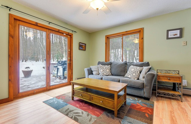 7 Mi to Mt Snow Resort: Family Home w/ Fire Pit!