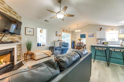 7 Mi to Swansboro Boardwalk Hubert Rental with Yard