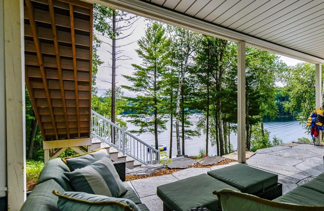 7Bdrm, 4Bath Dreamy Cottage on LOB. Games Room! All Day Sun!