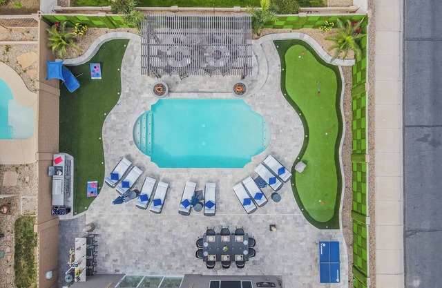 7BR Getaway w/ HEATED Pool/Hot Tub/Game Room