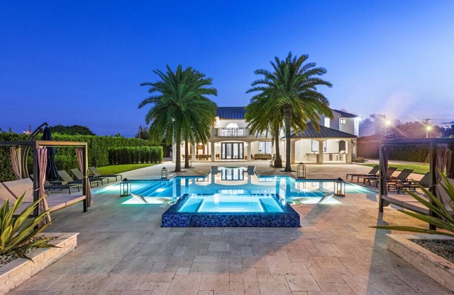 7BR Villa sleeps 16 / Pool, Jacuzzi, Pickleball