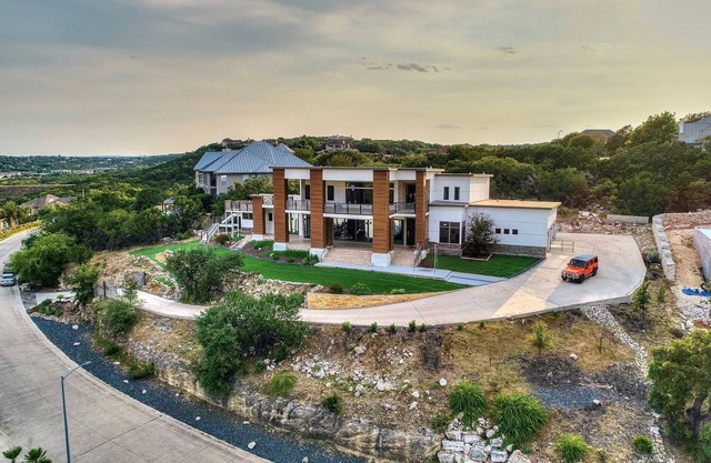 8 Bed 8 Bath- Mega Mansion W/Breathtaking Views, Modern