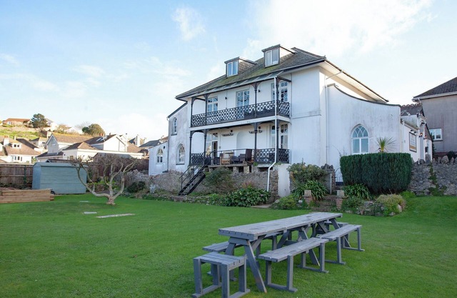 Alojamiento de 8 habitaciones en Brixham