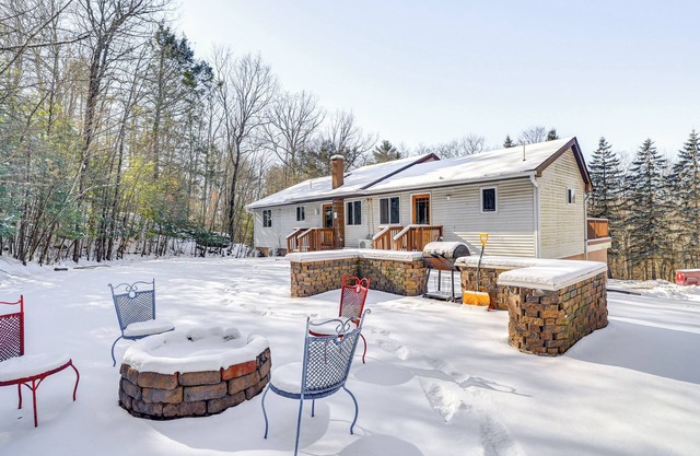 8 Mi to Lake Wallenpapack: Gem w/ Deck & Game Room