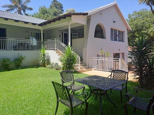 8 on Acacia Guesthouse
