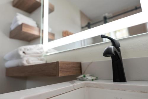 #8 Queen Size Bedroom Near the Beach Pet Friendly