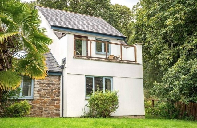 8 Villa Gallery - a cottage that sleeps 4 guests in 2 bedrooms