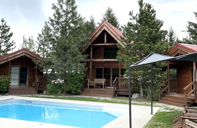Icicle Camp Cabins, Jacuzzi, Walk to Sleeping Lady & Ski Trails, Chimenea