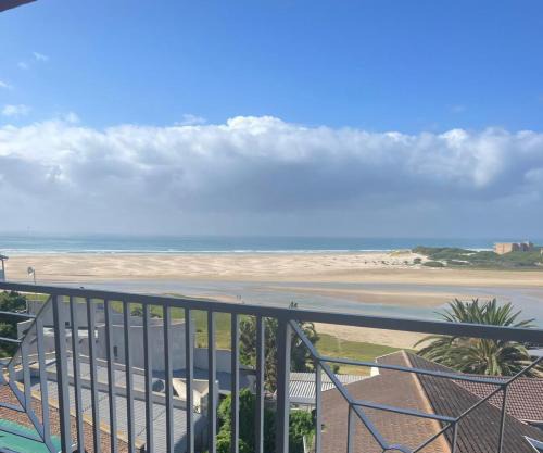 9 Dolphin Bay, Aston Bay