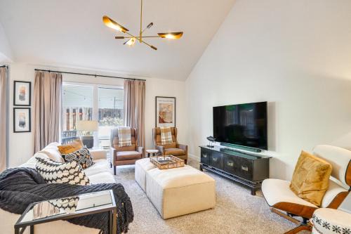 9 Mi to Dtwn PDX Stunning Pet-Friendly Home!