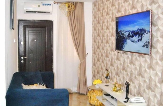 A 2 Bedroom Luxury Apartment in a serene environment and well furnished.