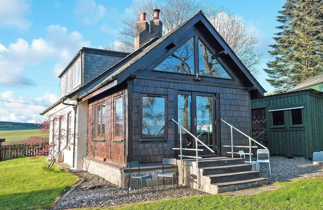 3 bedroom accommodation in Montrose