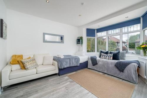 A Bright Lovely Spacious Studio.