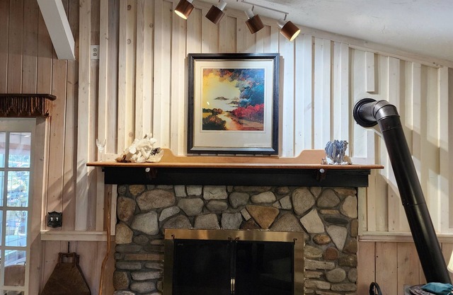 A BUNGALOW VERY QUIET CABIN IN THE B R MOUNTAINS HOT TUB ,SUANA 4/20 HOOKAH