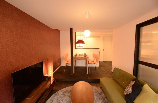 [Kyoto / Higashiyama] Una de las cinco casas de madera modernas tradicionales completamente renovadas que rodean un pequeño jardín (Uan / Hana)