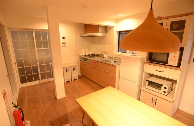 【Kioto · Higashiyama】 Una de las cinco casas modernas de madera modernas completamente renovadas alrededor de un pequeño jardín