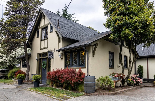 Restaurada de dos pisos Carriage House en el corazón de Seattle!