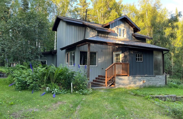 A Chena Dream Alaskan Retreat - Northern Lights viewing, Soaking Tub, Game Room