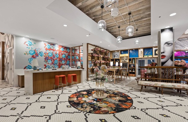 A Chic Oasis Surrounded by Excellent Amenities and Bustling Nightlife 305