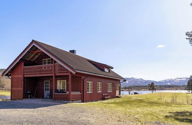 A cozy home for 16 people by the water