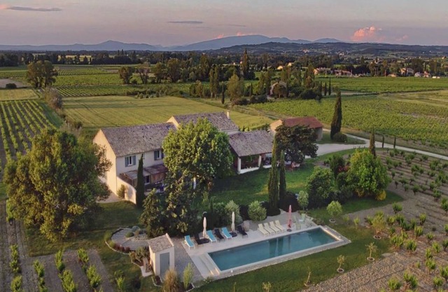 Una casa de campo en Provenza, cerca de Mont Ventoux, absoluta calma en medio de los viñedos.