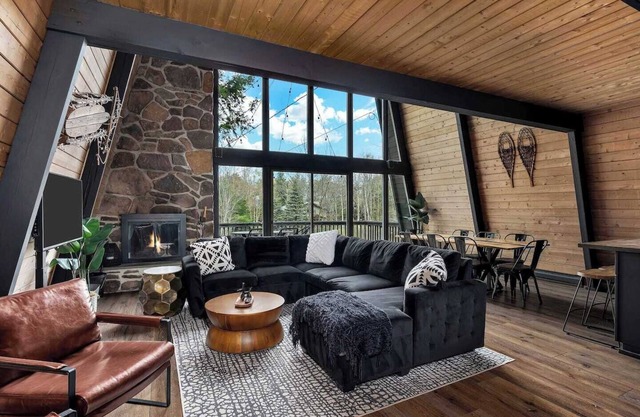 This chalet is a 4 bedroom(s), 3 bathrooms, located in Hensonville, NY.