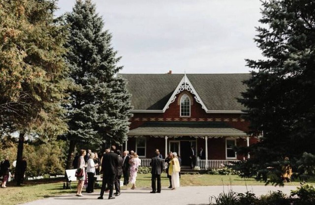 Una magnífica estancia de estilo victoriano en una granja.(Edificio principal)