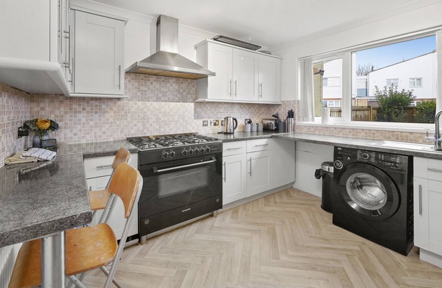 A great 4 bedroom house with free street parking in Reading.