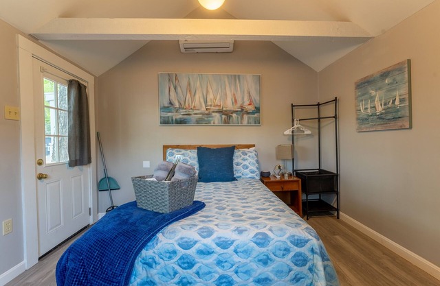 A great cabin with lake views & access! Now Featuring AC/ Wi-Fi- & TV