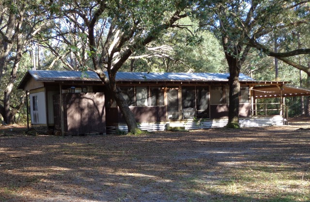 Un gran lugar para escaparse !! Hermosa casa en 10 acres para descansar de un hechizo.