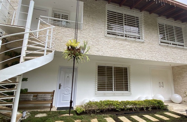 Una casa con vistas en Caracas en una zona segura II