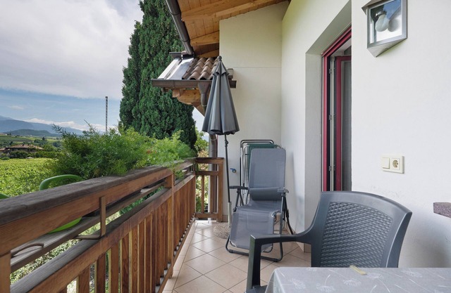 Apartamento 'Pink Lady' con vistas a la montaña, terraza compartida y Wi-Fi