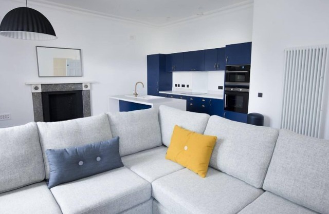 Un castillo de lews con capacidad para 4 personas en 2 habitaciones.