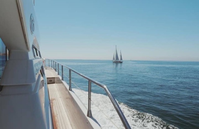 A MAR Luxury Yacht for overnight stay