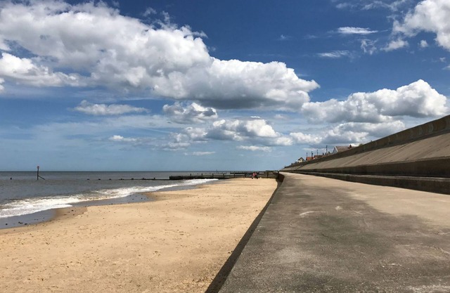 5 bedroom accommodation in Walcott