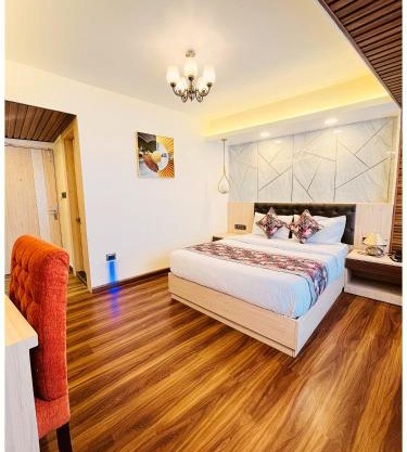 A Premium Luxury Valley View 'Hotel Broadway Boutique Mall Road Darjeeling' - Near Chowrasta And Chauk Bazar - Prime Location - Best Seller in City