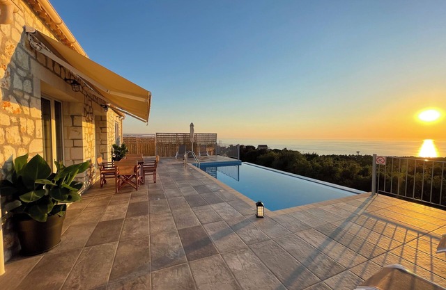 A Private Villa With Pool and Endless sea View-5 min From the Beach!