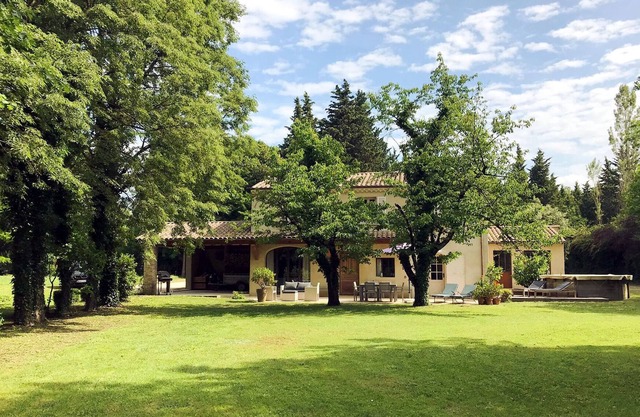 Un mas de decorador provenzal para una familia de 7/8 personas.